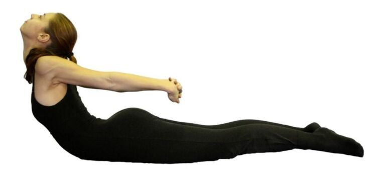 Exercise to stretch the spine for osteochondrosis of the thoracic region.