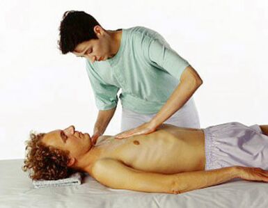 Massage for thoracic osteochondrosis to reduce pain and spasms.